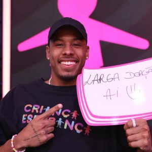 Arthur Aguiar defendeu Paulo André após comentários de Sonia Abrão