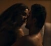 Brisa (Lucy Alves) e Oto (Romulo Estrela) fazem sexo no capítulo da novela 'Travessia' de 21 de novembro de 2022