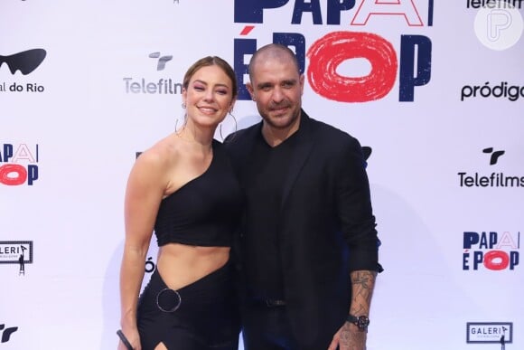 Paolla Oliveira é apaixonada por trends de moda: em look para evento com Diogo Nogueira, a atriz recorreu à trend cut out