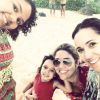 Daniela Mercury e Malu Verçosa com as filhas Ana Isabel e Márcia em uma viagem pelo litoral da Bahia