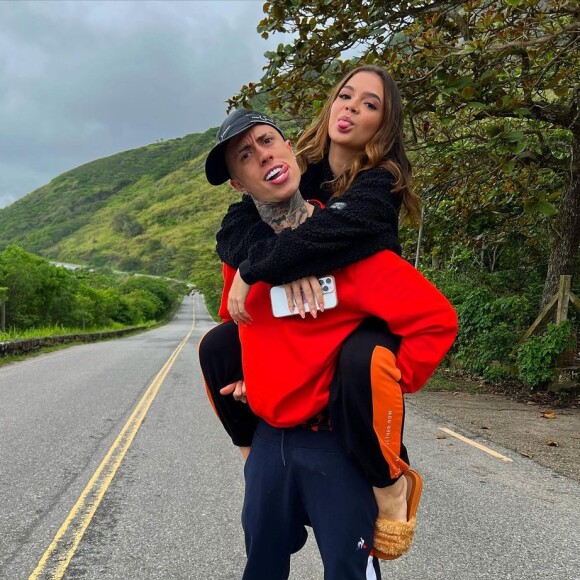 Mel Maia e MC Daniel postaram foto agarradinhos recentemente: 'Metadinha'