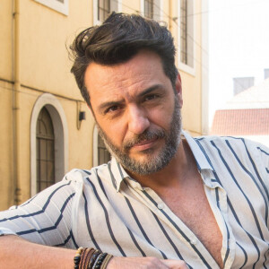 Moretti (Rodrigo Lombardi) vai assustar Guida (Alessandra Negrini) por sua obsessão em relação a Oto (Romulo Estrela) na novela 'Travessia'