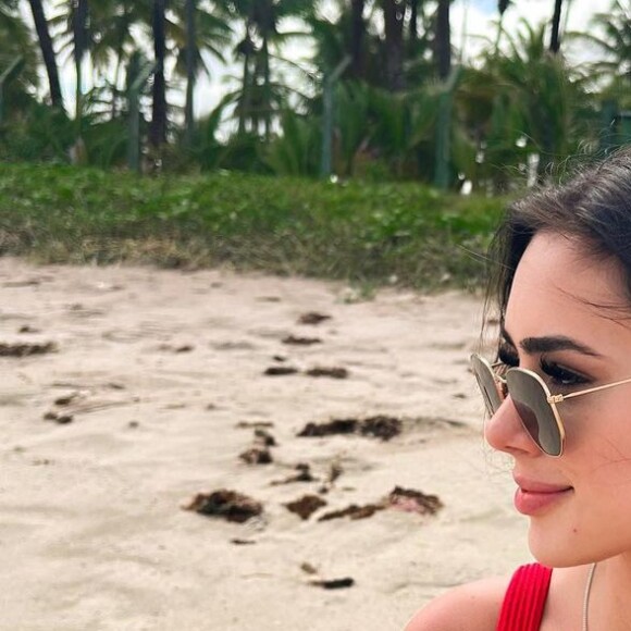 Bruna Biancardi foi vista com bolsa da Balenciaga dias depois de a marca ser acusada de incitar pedofilia em uma campanha