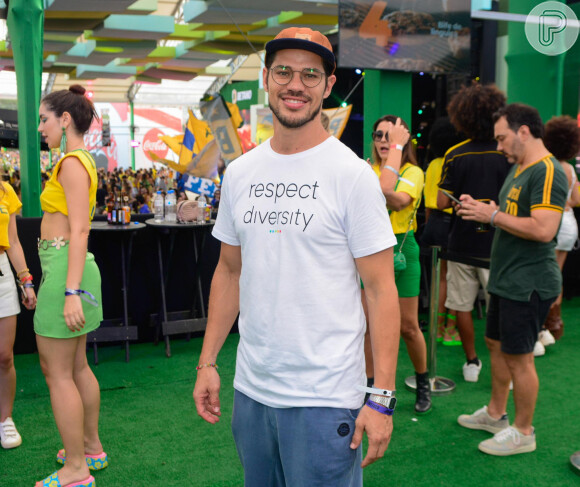 José Loreto escolheu camisa que parece uma mensagem ao Catar: 'Respeito à diversidade' 