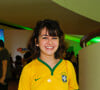 Klara Castanho apostou em um lookinho básico com camisa da Seleção Brasileira