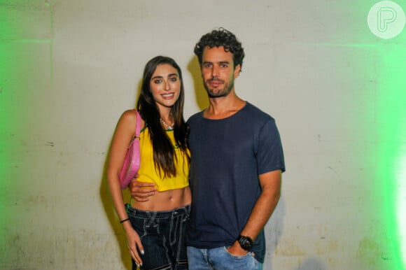 Alexandre Negrão e Elisa Zarzur surgiram discretos em evento em São Paulo