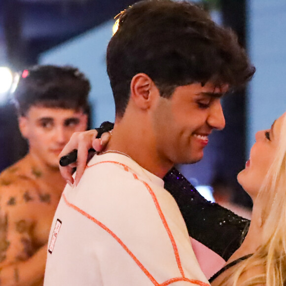 Karoline Lima e Nilson Neto na Farofa da Gkay