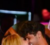 Ex de Éder Militão, Karoline Lima beija muito na farofa da Gkay. Confira fotos!