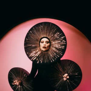 Stylist de Gkay fala detalhes do look escultural usado pela influenciadora: 'Escolhemos esse look por ser um Sol emergindo'