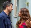 Na novela 'Travessia', Brisa (Lucy Alves) faz uma exigência a Oto (Romulo Estrela). 'Não mente pra mim!'