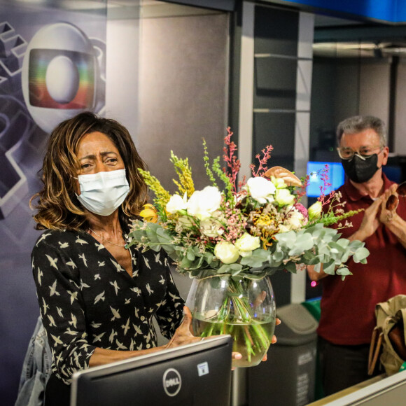 Gloria Maria " está bem, em casa, com previsão de retorno apenas no ano que vem"