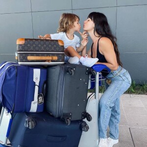 Isis Valverde se mudou com o filho para Los Angeles
