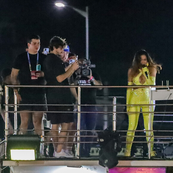 Ator Lucca Picon filma Anitta durante show no Carnatal