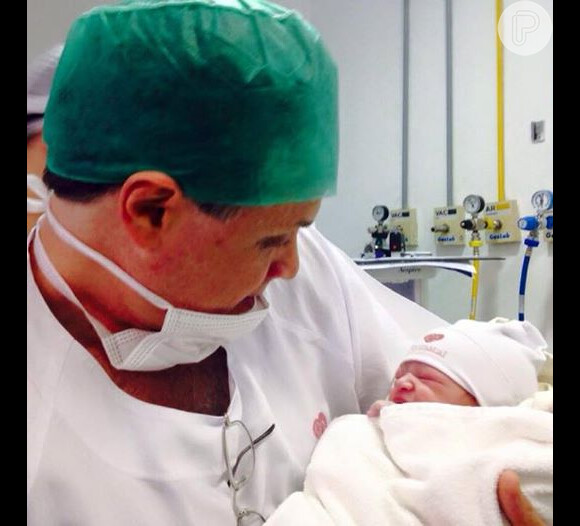 Leticia Isnard deu à luz Tereza, fruto do seu relacionamento com Issac Bernart na noite de 25 de dezembro