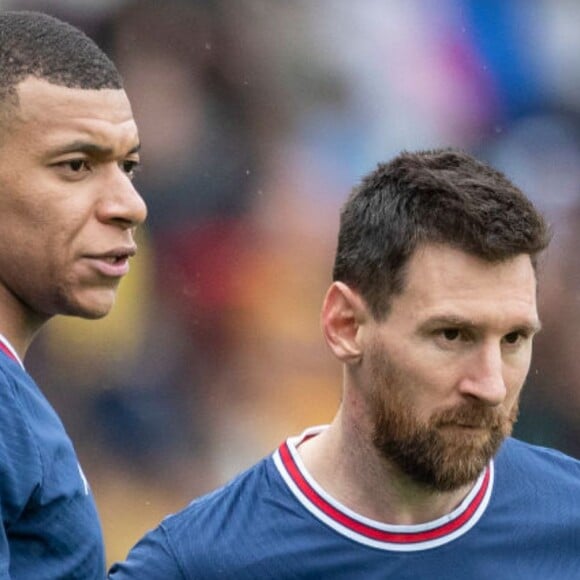 Mbappé manda mensagem a Cristiano Ronaldo e torcedores apontam indireta a Messi