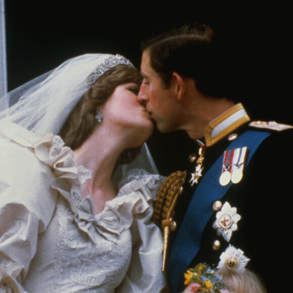 The Crown: fim de três casamentos, incluindo o de Charles e Diana, marcaram o ano
