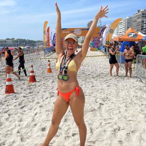 Bruna Linzmeyer foi criticada após deixar pelos à mostra em foto