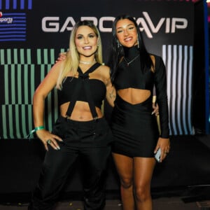 Garota Vip: Deolane subiu ao palco com Bia Miranda