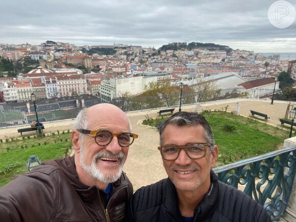 Marcos Caruso e Marcos Paiva apareceram juntos em fotos de viagem romântica