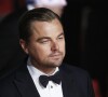 Leonardo DiCaprio foi clicado por paparazzi com uma modelo em uma boate.