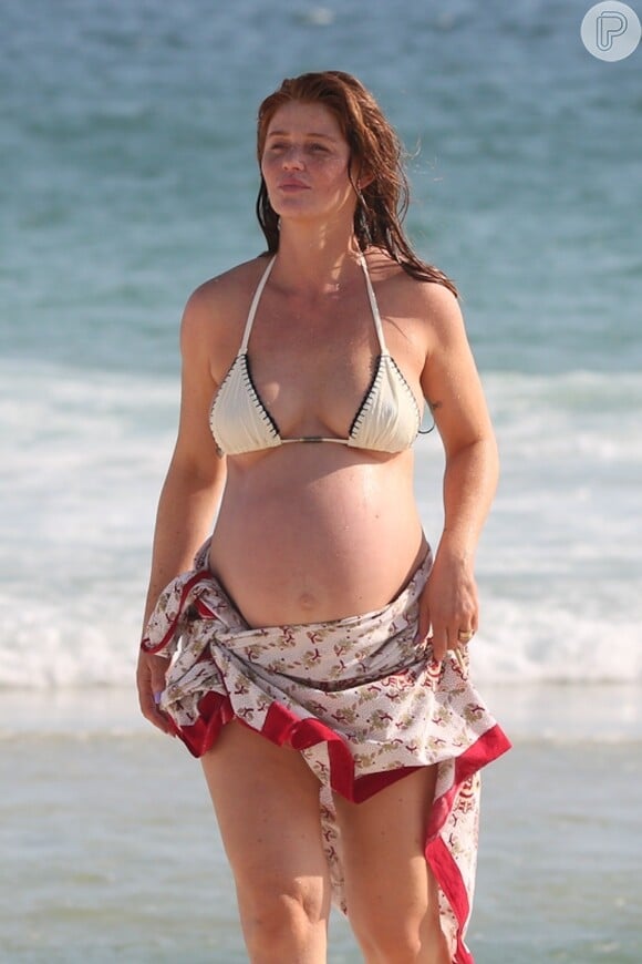 Mulher de Pedro Scooby, Cintia Dicker em foto na reta final da 1ª gravidez