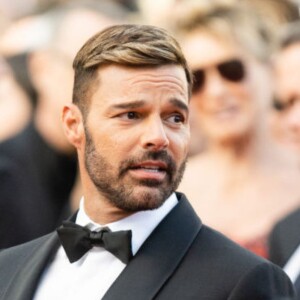 Ricky Martin se afasta da família após polêmicas.