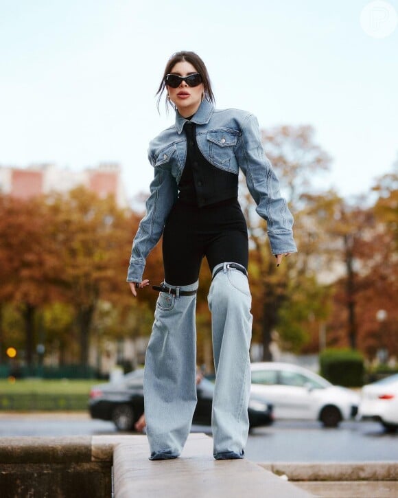 Gkay também usou as jeans boots, outra tendência polêmica de moda em 2022