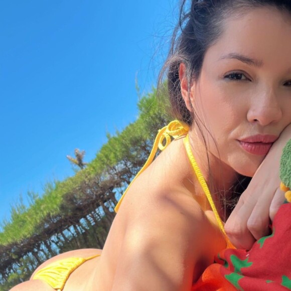 Juliette colocou biquíni fio-dental para renovar o bronzeado