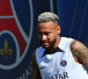 Neymar vai passar o Réveillon em Paris por conta dos trabalhos com o PSG e diversos amigos do atleta já estão chegando na cidade francesa para acompanhá-lo