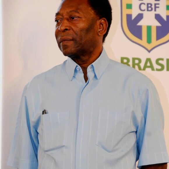 Pelé parecia calmo instantes antes da morte, segundo irmã 