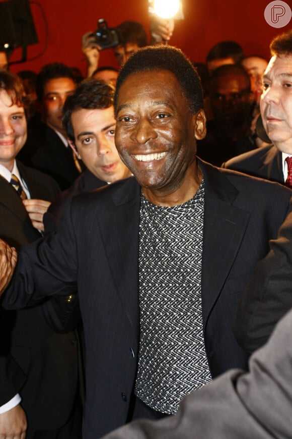 A irmã de Pelé ainda celebrou o fato de ele ter feito a passagem ao lado dos filhos e dos netos