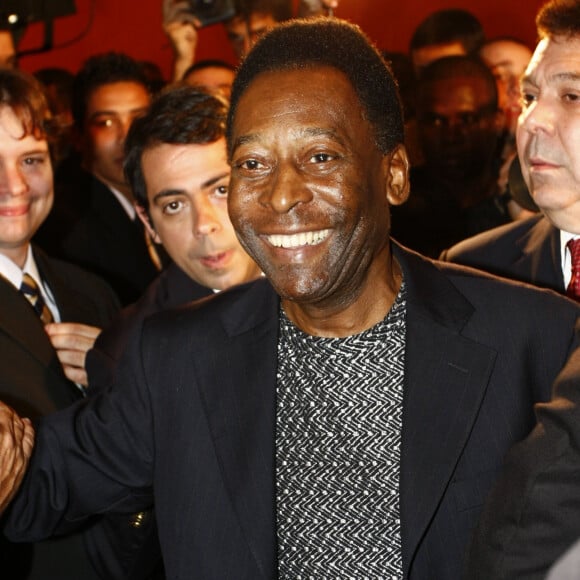 A irmã de Pelé ainda celebrou o fato de ele ter feito a passagem ao lado dos filhos e dos netos