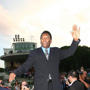 Longe dos gramados, Pelé foi comentarista da Copa e até Ministro do Esporte