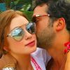 Marina Ruy Barbosa ganhou um beijo do namorado, Caio Nabuco, e compartilhou imagem em rede social