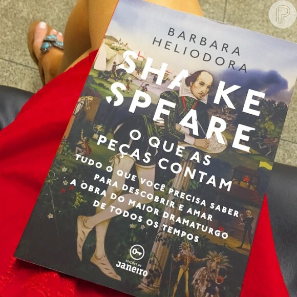 Marina Ruy Barbosa aproveitou a folga em uma ilha de Angra para relaxar e ler