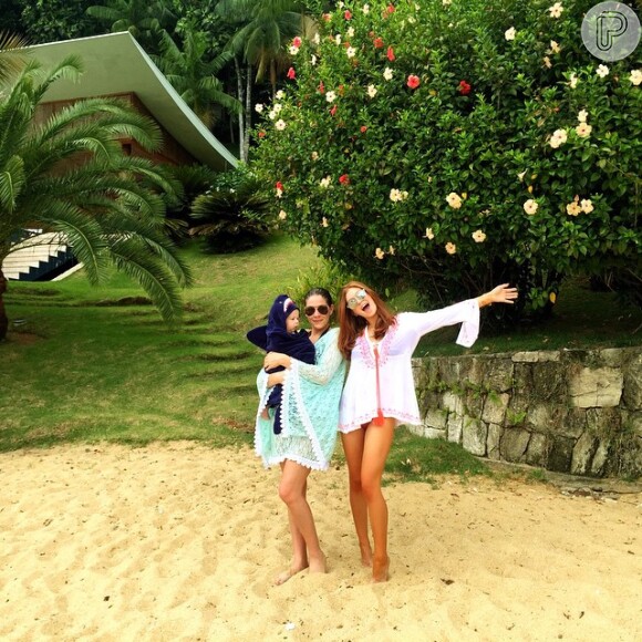 Marina Ruy Barbosa e a também atriz Luma Costa durante viagem a Angra dos Reis, no litoral sul do Rio de Janeiro