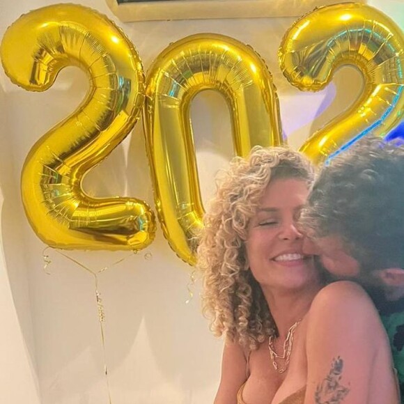 Bárbara Borges postou fotos com Iran Malfitano em clima de romance