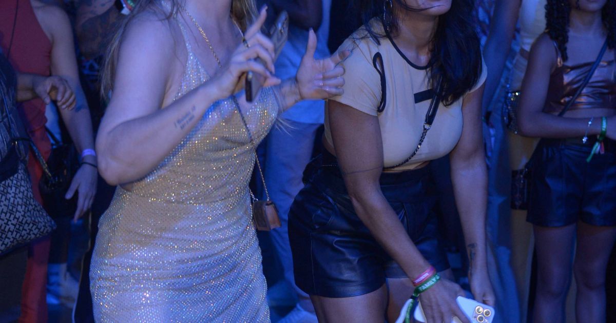 Scheila Carvalho E Carla Perez Em Bastidores De Show De Anitta Purepeople