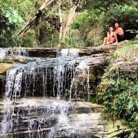 Isis Valverde posa com o namorado, Uriel Del Toro, em cachoeira: 'Ele e eu'