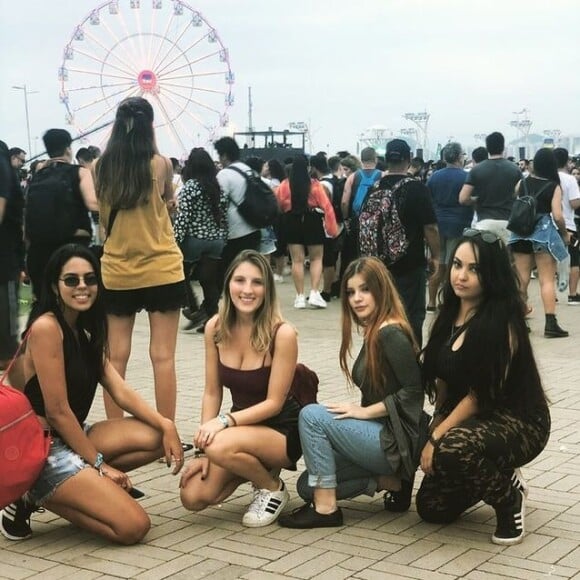 Casa de Vidro do 'BBB23' Giovanna Leão em fotos com amigas no Rock in Rio; post foi republicado na web em agosto de 2021