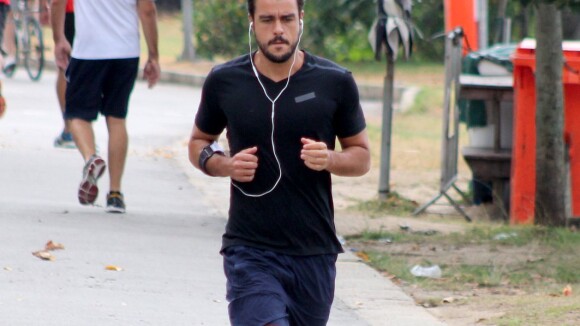 Joaquim Lopes pratica corrida durante gravação da novela 'Império'