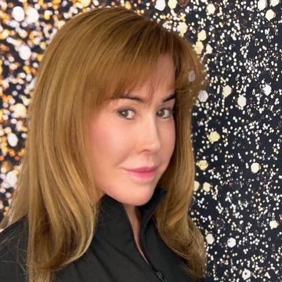 Zilu se defendeu e disse que estava apenas experimentando uma peruca para se fantasiar de Mortícia, da Família Addams, no Halloween