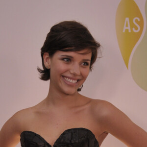 Bruna Linzmeyer atuou na série 'As Brasileiras' e em novelas como 'Gabriela' e 'A Regra do Jogo'