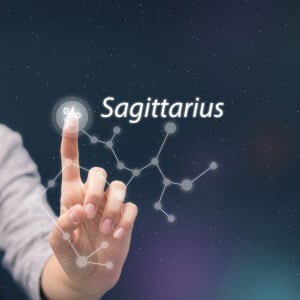 Horóscopo da semana para signo de Sagitário: Caso já esteja em um relacionamento, é importante lembrar-se de que o flerte é uma estratégia legítima para reforçar seus sentimentos. 