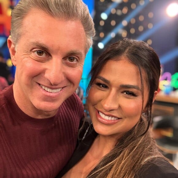 Simone contou, no 'Caldeirão com Huck', que está bloqueada por Simaria