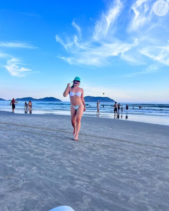 Cristiana Oliveira compartilhou fotos de um passeio na praia em seu Instagram