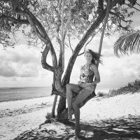 Após Réveillon com Cauã Reymond em Alagoas, Grazi Massafera posta fotos em praia