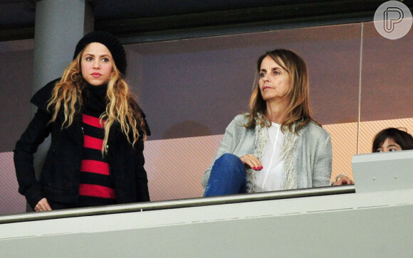 Shakira também teria se aborrecido com mãe de Piqué ao lado de Clara Chía