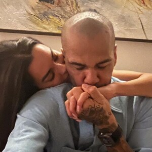 Daniel Alves não é mais seguido pela mulher, Joana Sanz, no Instagram, porém foi defendido pela ex, mãe de seus filhos