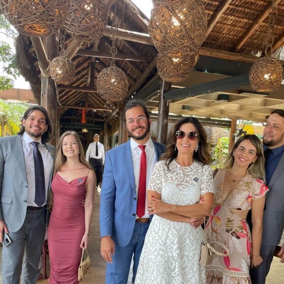 Fátima Bernardes surgiu de vestido branco ao lado de Túlio Gadêlha e fãs levantaram hipótese de casamento